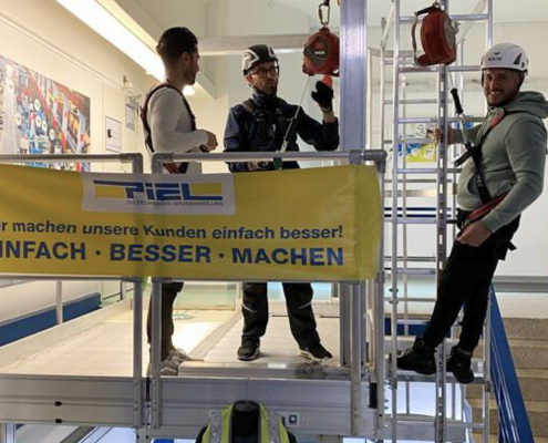 Training Persönliche Schutzausrüstung gegen Absturz